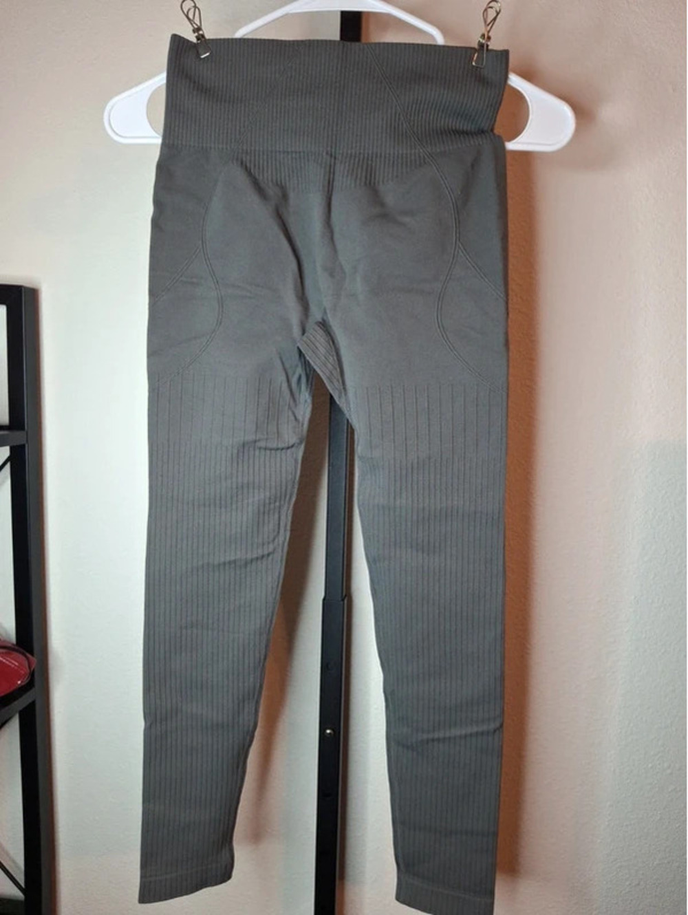 Halara Women's Grey Ribbed Leggings NWT size S 7/8